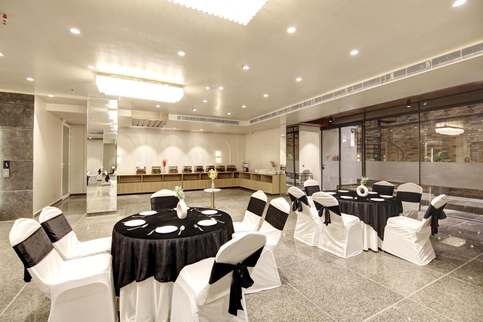 Saltstayz Premier - Near Golf Course Road & Sector 57 Gurgaon Zewnętrze zdjęcie